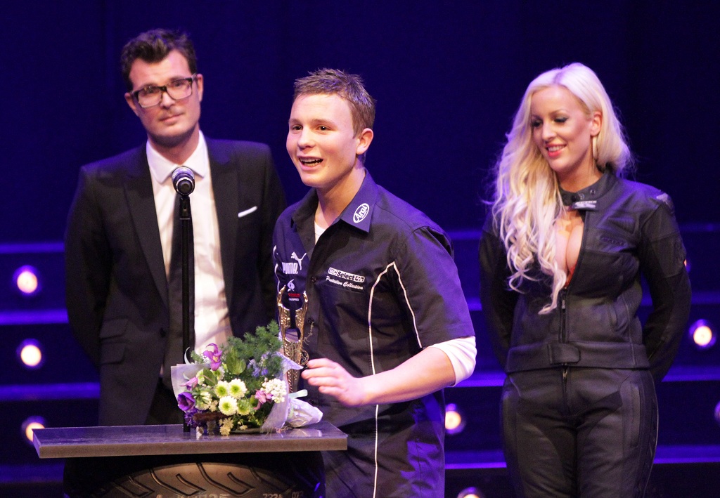 Årets Talent: Alex Schacht, var både stolt og overrasket over sin Award og nu vil gå efter et VM i 2015
(Foto: Motorsporten.dk)